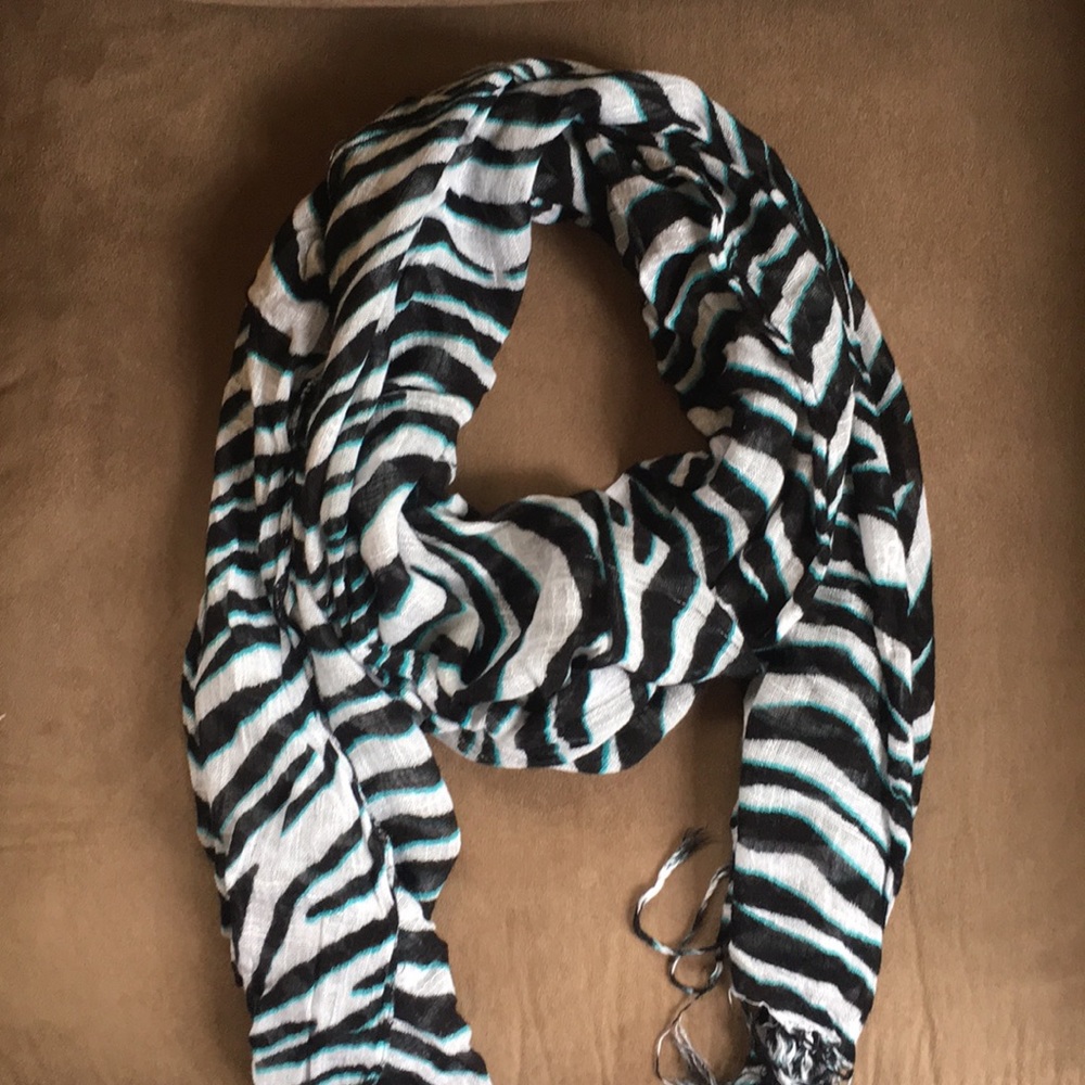 Kirra scarf
